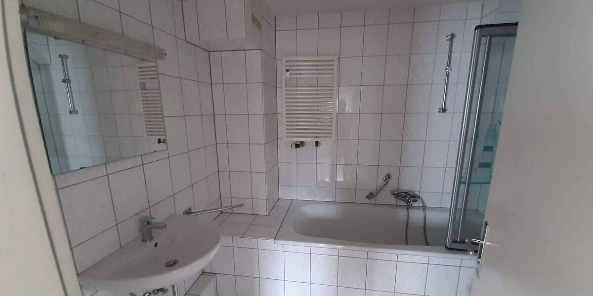 Etagenwohnung Gera Untermhaus - 4 Zimmer, 108 m&sup2;, 700&euro; | Angebot:26851207