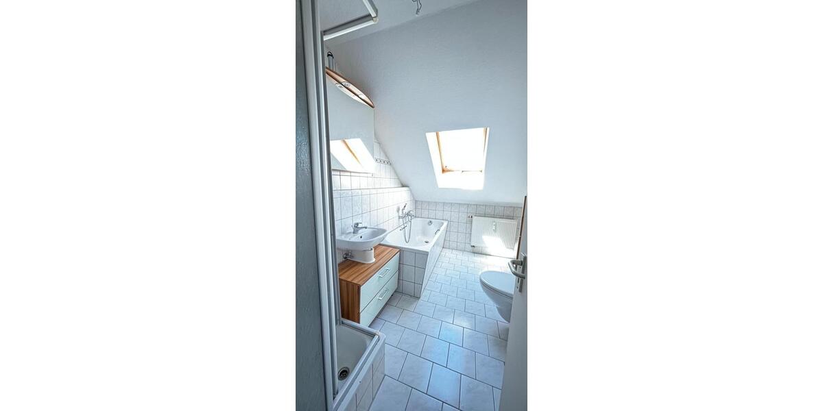 Dachgeschoßwohnung Meerane - 4 Zimmer, 127 m&sup2;, 730&euro; | Angebot:26293189