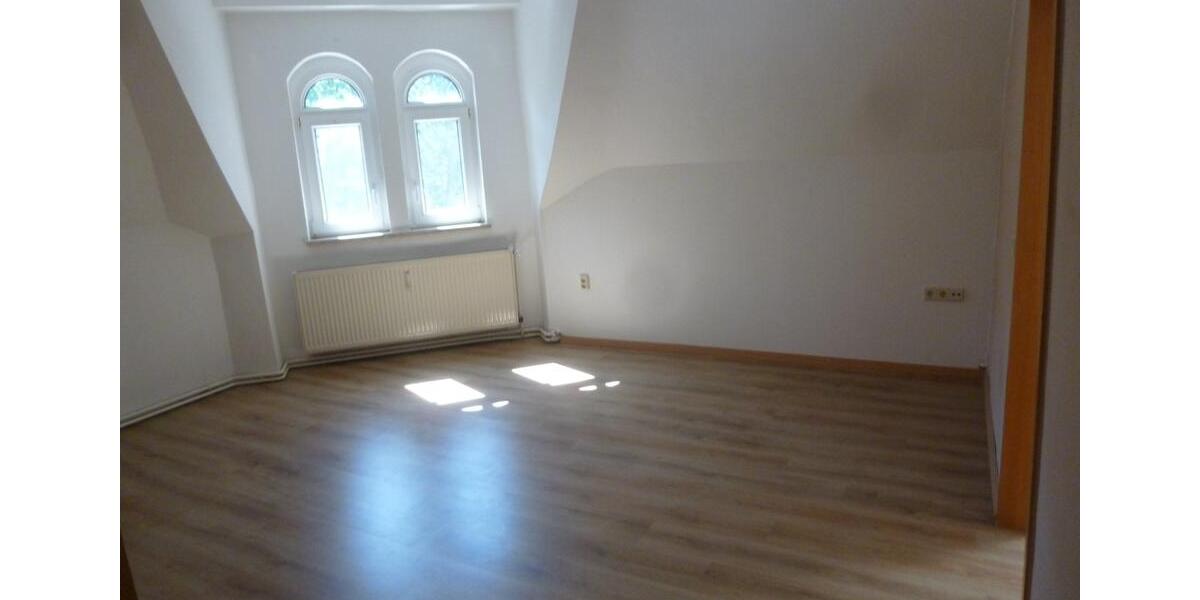 Dachgeschoßwohnung Teuchern - 2.5 Zimmer, 64 m&sup2;, 288&euro; | Angebot:24344621