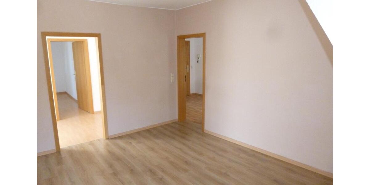 Dachgeschoßwohnung Teuchern - 2.5 Zimmer, 64 m&sup2;, 288&euro; | Angebot:24344621