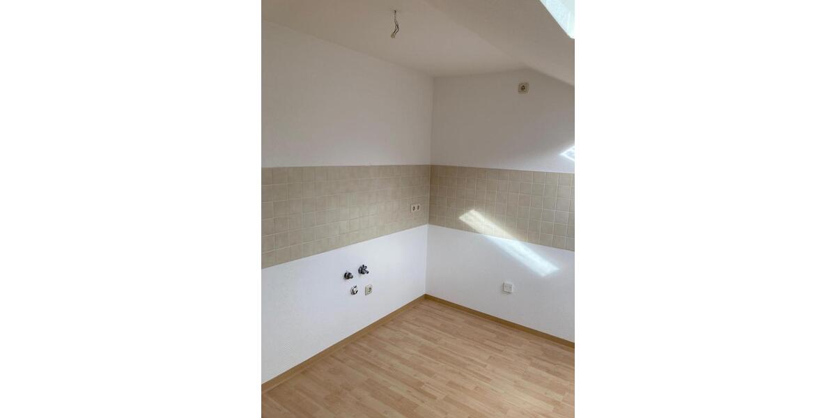 Dachgeschoßwohnung Greiz - 2 Zimmer, 43 m&sup2;, 243&euro; | Angebot:24702811