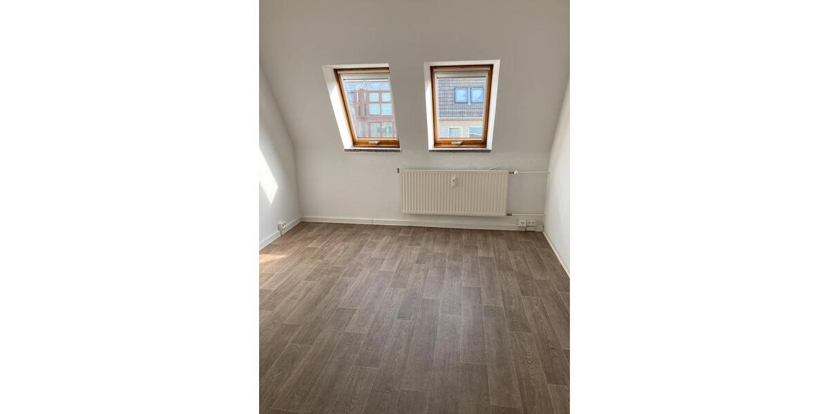 Dachgeschoßwohnung Gera - 3 Zimmer, 64 m&sup2;, 365&euro; | Angebot:25417613