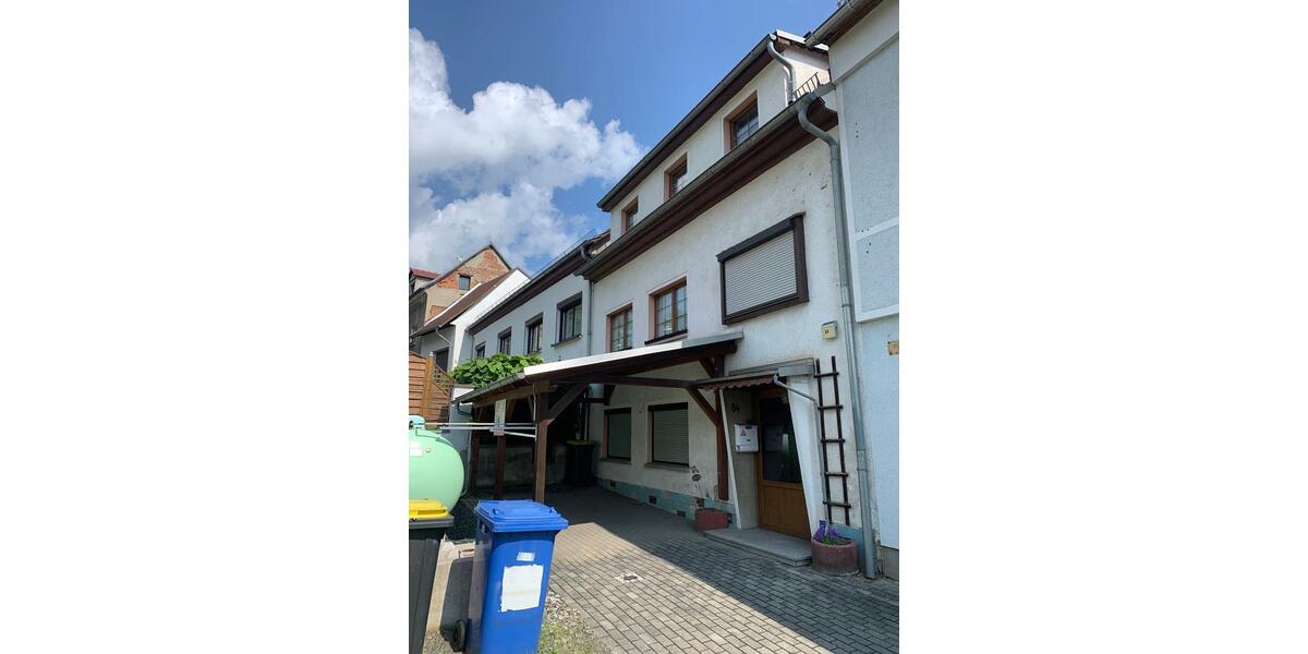 Reihenhaus Werdau - 9 Zimmer, 180 m&sup2;, 87.000&euro; | Angebot:25900449