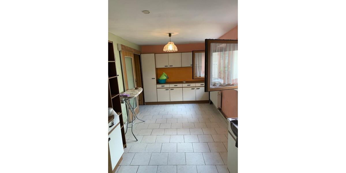 Reihenhaus Werdau - 9 Zimmer, 180 m&sup2;, 87.000&euro; | Angebot:25900449