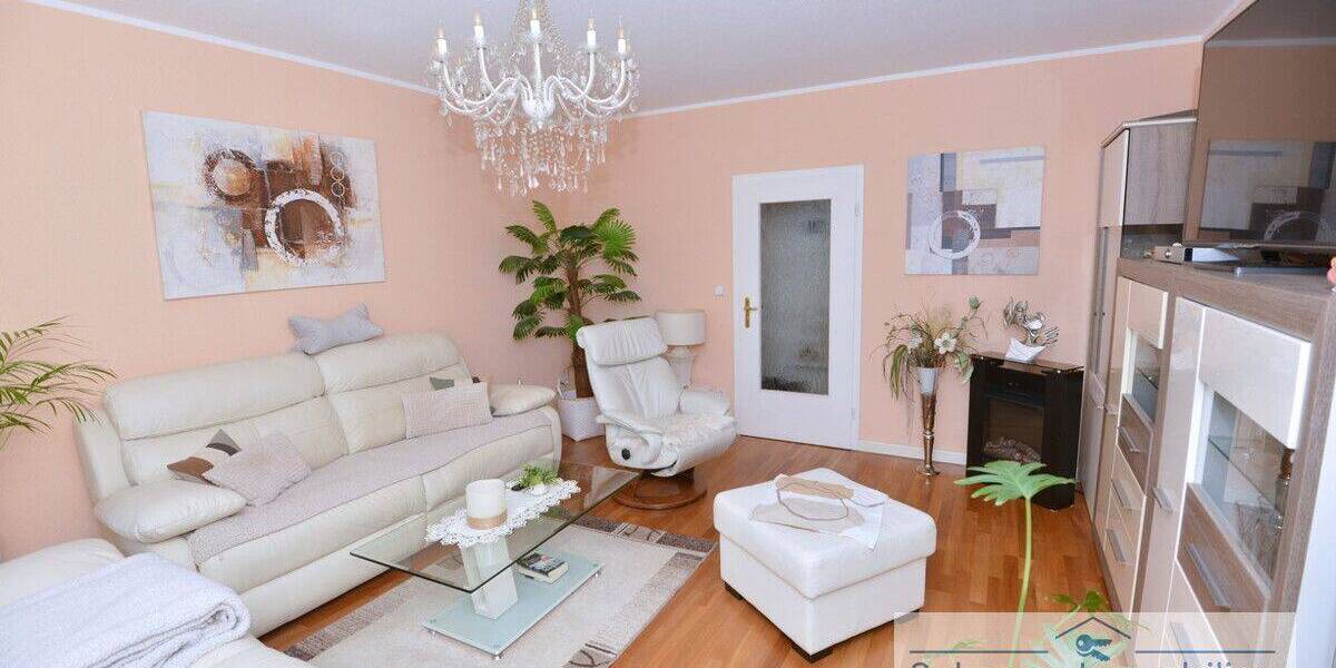 Etagenwohnung Meerane - 3 Zimmer, 84 m&sup2;, 510&euro; | Angebot:26879089