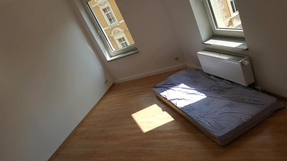 Dachgeschoßwohnung Gera - 3 Zimmer, 83 m&sup2;, 800&euro; | Angebot:26451510