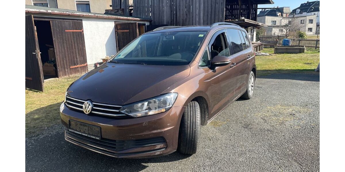 VW Touran 148.482 km 17.500 &euro; Greiz 07973