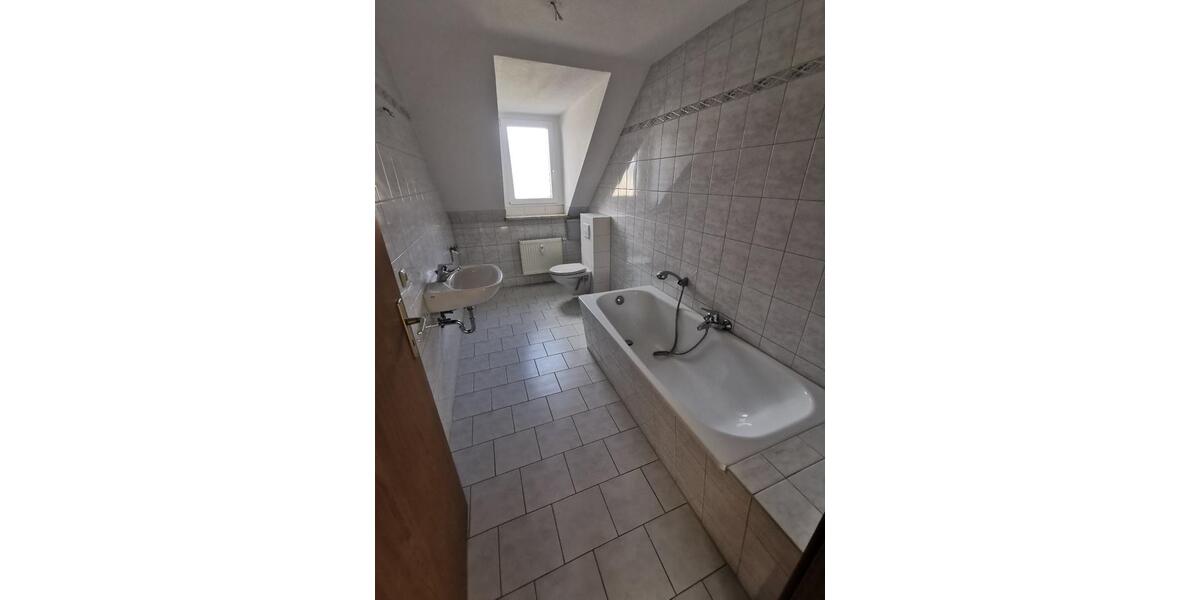 Dachgeschoßwohnung Fraureuth - 3 Zimmer, 60 m&sup2;, 330&euro; | Angebot:26461425
