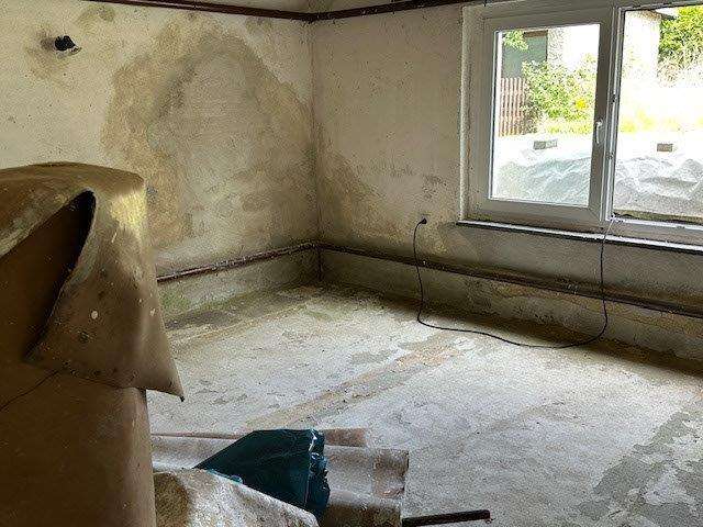 Wohnen auf einer Ebene - Großer sanierungbedürftiger Bungalow mit viel Potenzial - Einfamilienhaus Triptis | Angebot:24542218