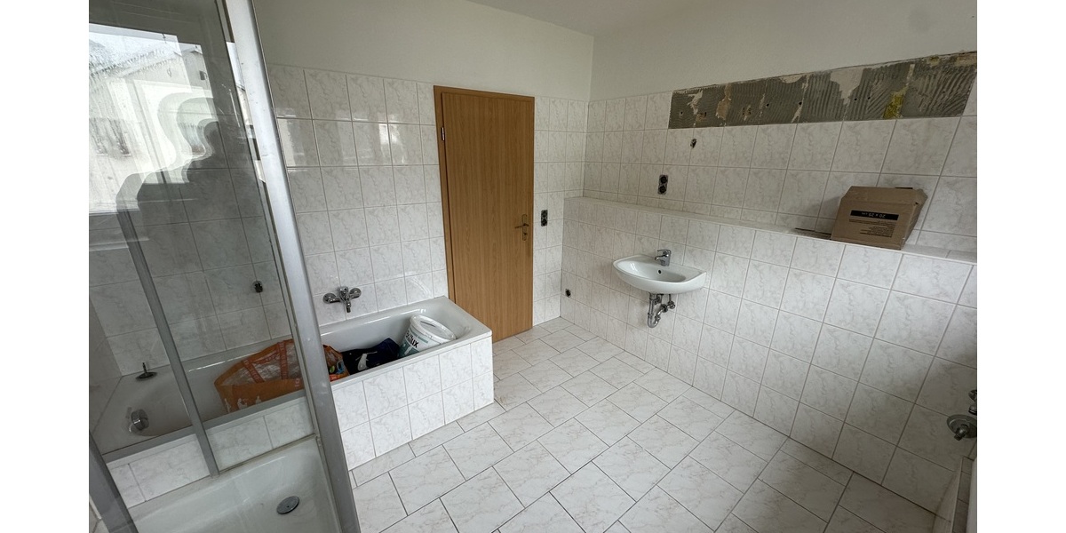 Neuer Fußboden und Wanne + Dusche! 2 Zimmer Wohnung in Langenberg - Etagenwohnung Gera Langenberg | Angebot:27040504
