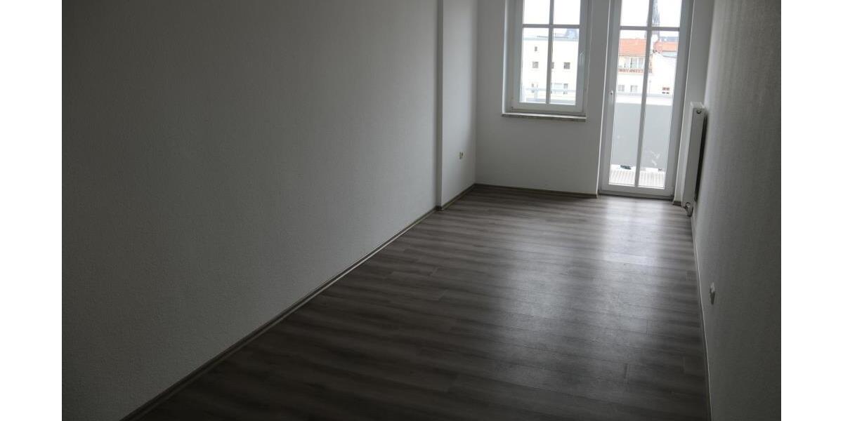 WOW! Hochwertige 4 Raum-Wohnung mit modernem Bad und großem Balkon! Die Wohnung zum Wohlfühlen. - Dachgeschoßwohnung Gera Ostviertel | Angebot:26334831