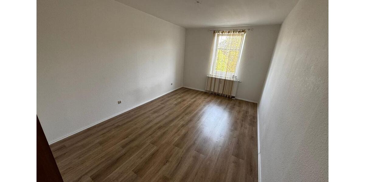 Etagenwohnung Crimmitschau - 4 Zimmer, 100 m&sup2;, 520&euro; | Angebot:24469695