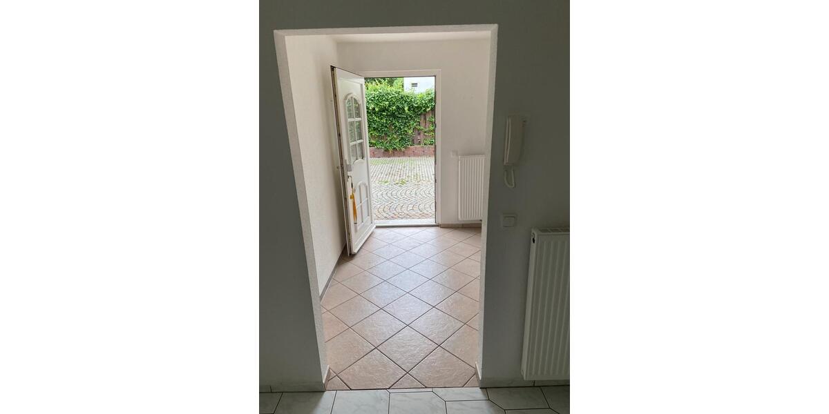 Etagenwohnung Kraftsdorf - 2 Zimmer, 5 m&sup2;, 340&euro; | Angebot:25992450
