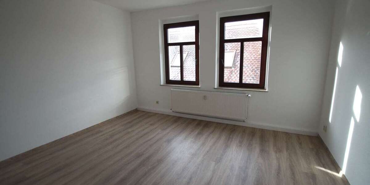 2-Zimmer-Wohnung mit BALKON, große Küche, Badewanne - frisch renoviert 2 zimmer