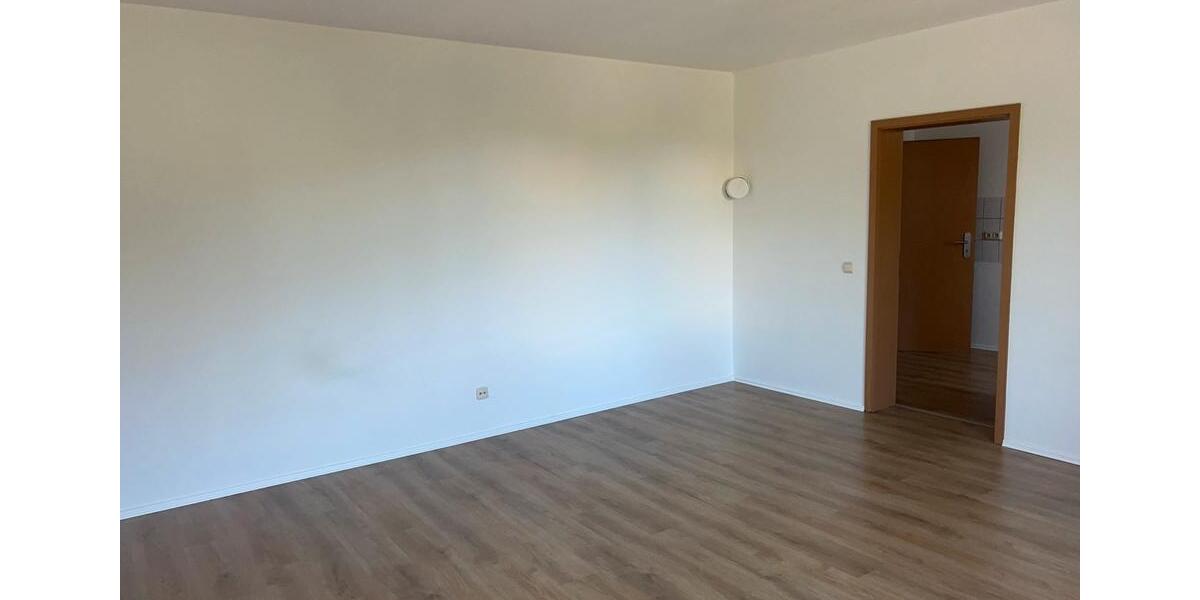 Etagenwohnung Crimmitschau - 4 Zimmer, 100 m&sup2;, 520&euro; | Angebot:24469695