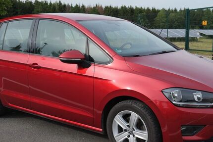 VW Golf Sportsvan 111.060 km 10.890 &euro; Lederhose 07589