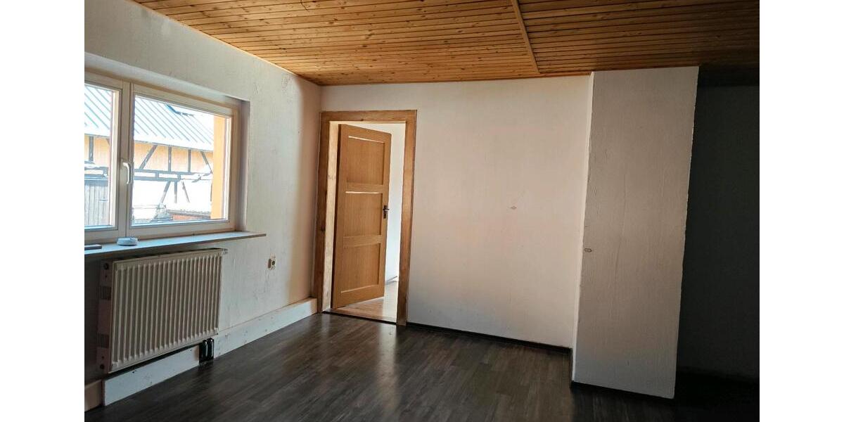 Maisonettenwohnung Kraftsdorf - 4 Zimmer, 130 m&sup2;, 1.200&euro; | Angebot:25136991