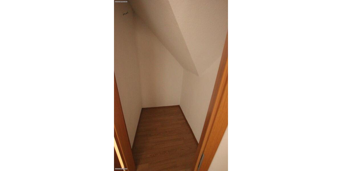 2 Raum DG-Wohnung - Bad mit Fenster, Wanne und Dusche - Dachgeschoßwohnung Gera Alt-Bieblach | Angebot:26233629