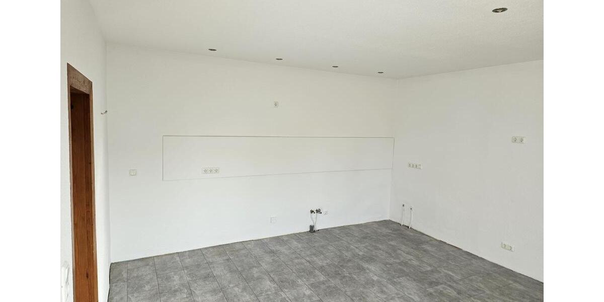 Erdgeschoßwohnung Schkölen - 4 Zimmer, 105 m&sup2;, 578&euro; | Angebot:26644777