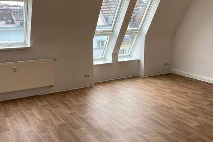 Familienfreundliches Zuhause im Dachgeschoss mit Aufzug sucht Nachmieter. 3 zimmer