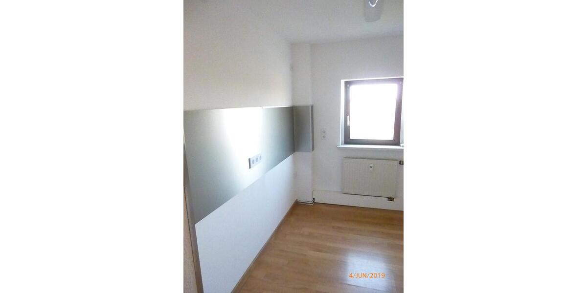 Dachgeschoßwohnung Greiz - 2.5 Zimmer, 60 m&sup2;, 200&euro; | Angebot:26634661