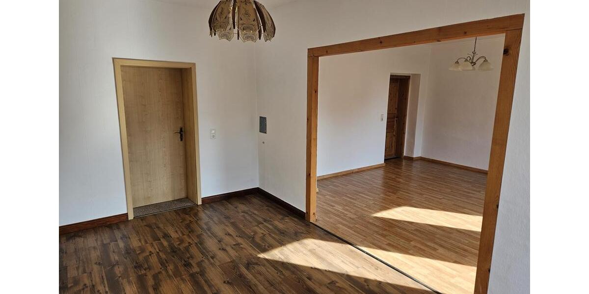 Erdgeschoßwohnung Schkölen - 4 Zimmer, 105 m&sup2;, 578&euro; | Angebot:26644777