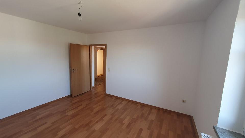Etagenwohnung Schmölln - 4 Zimmer, 107 m&sup2;, 560&euro; | Angebot:26223221