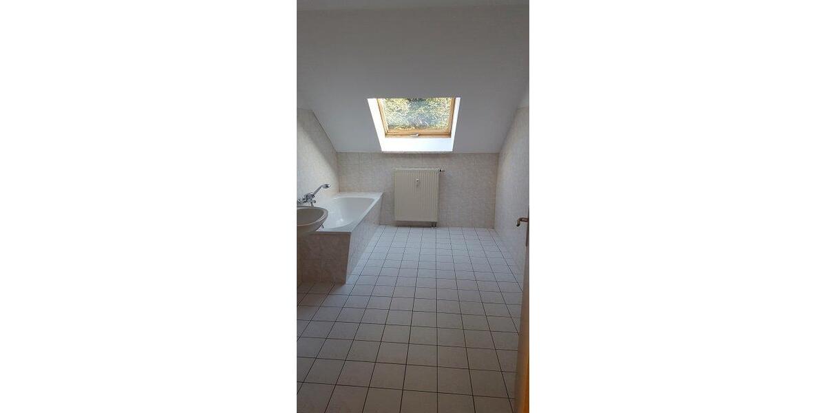 Dachgeschoßwohnung Triptis - 2 Zimmer, 65 m&sup2;, 430&euro; | Angebot:26035228
