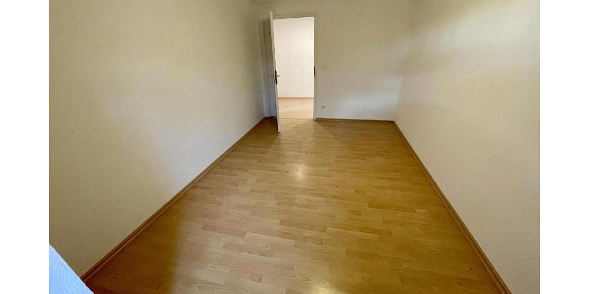 **Ihr neues Zuhause wartet: 4-Raum-Wohnung mit Komfort-Badezimmer und großzügigem Wohnambiente!** - Dachgeschoßwohnung Gera Alt-Bieblach | Angebot:26248804