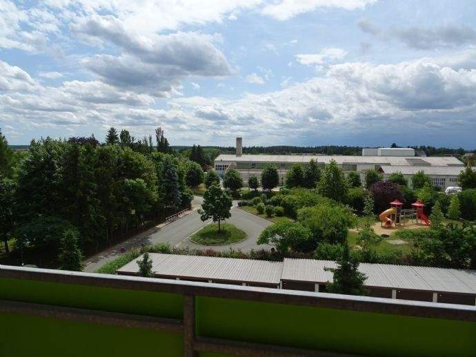 Saniert und möbliert - 3-Zimmer-Eigentumswohnung mit Balkon im Hochparterre in Hohenleuben zu verkaufen 3 zimmer