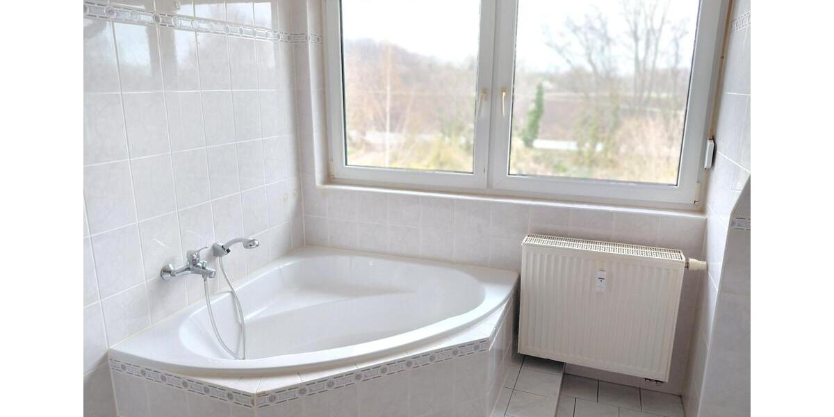 Dachgeschoßwohnung Elsteraue - 3.5 Zimmer, 85 m&sup2;, 470&euro; | Angebot:26233704