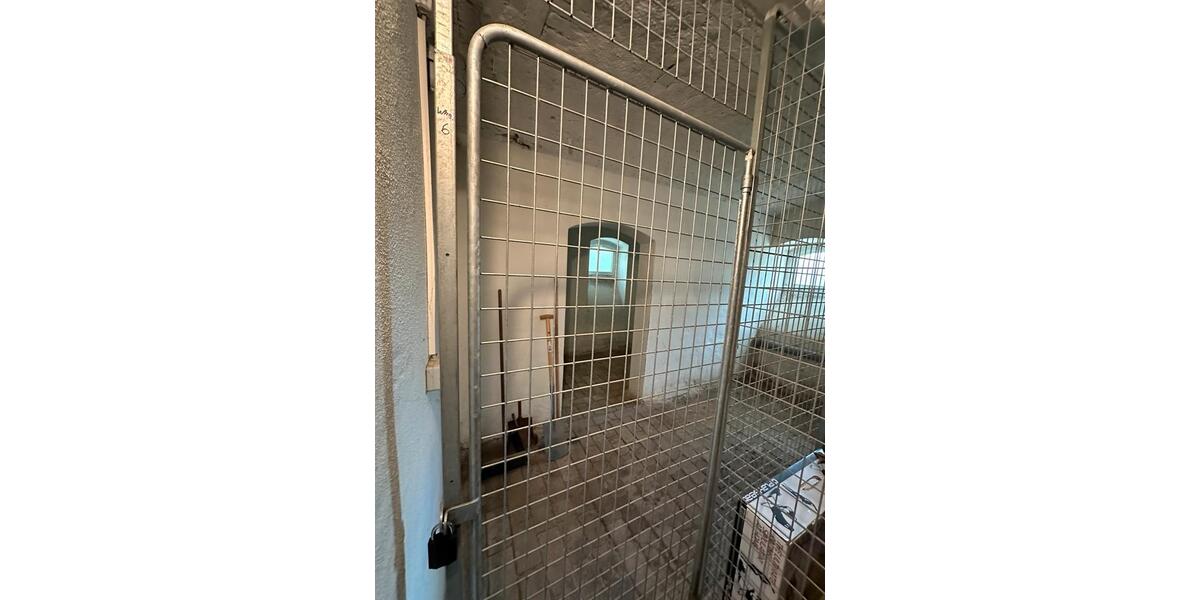 Dachgeschoßwohnung Crimmitschau - 2 Zimmer, 62 m&sup2;, 43.000&euro; | Angebot:27270867