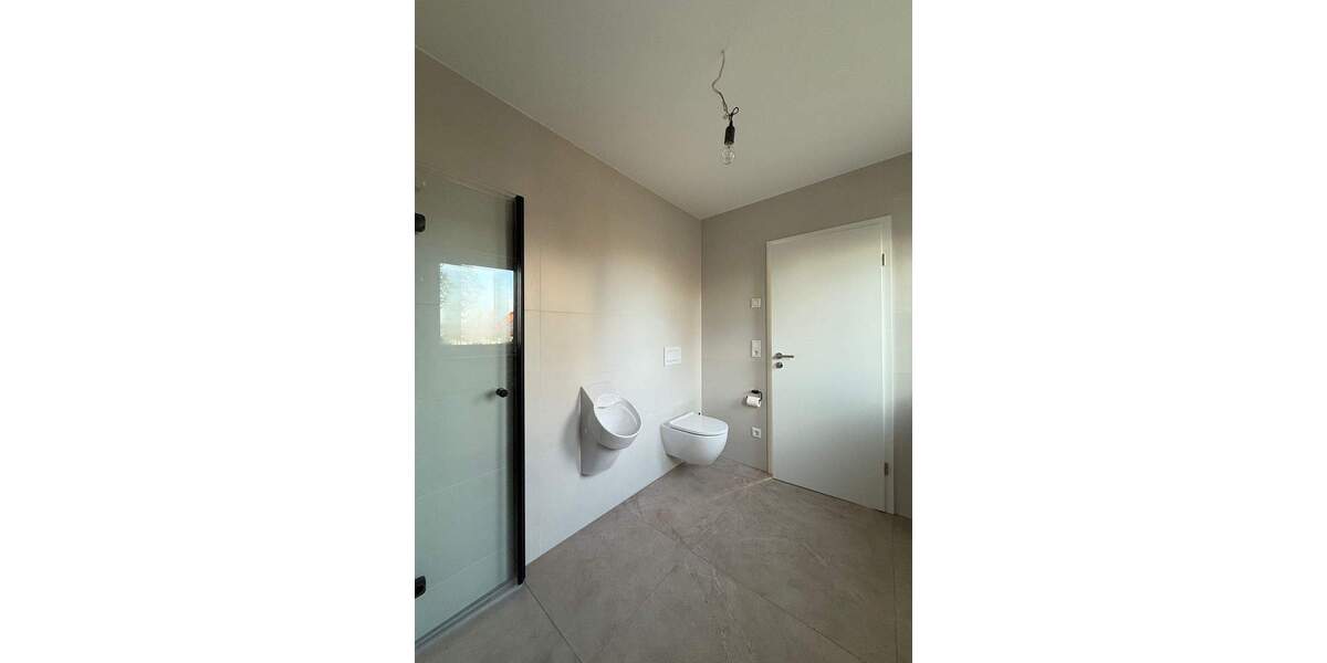 Etagenwohnung Bad Köstritz - 3 Zimmer, 130 m&sup2;, 1.700&euro; | Angebot:25662303