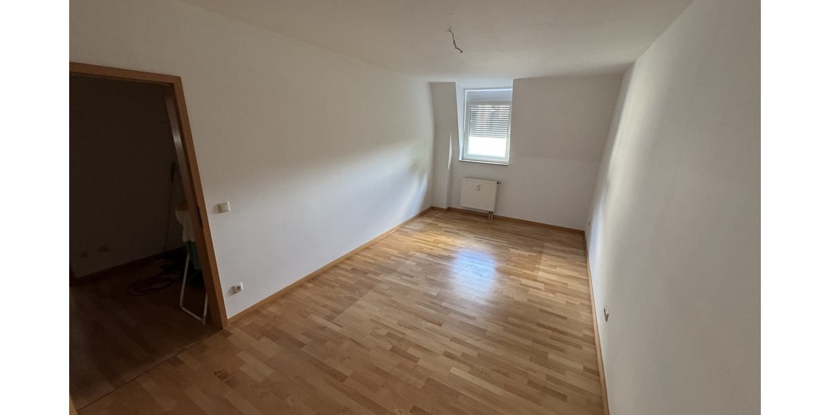 Vermietete Eigentumswohnung mit Stellplatz in ansprechender Wohngegend! - Dachgeschoßwohnung Gera Alt-Bieblach | Angebot:26476502