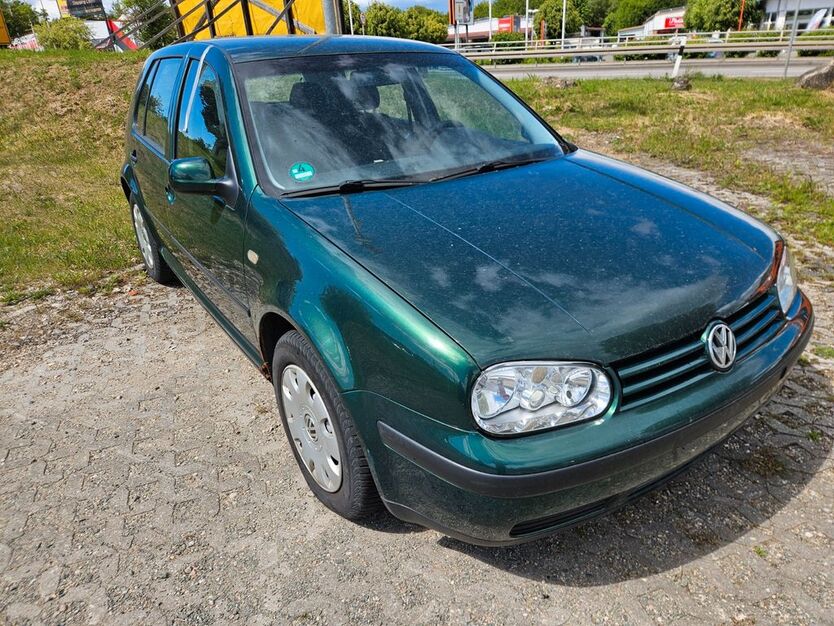 VW Golf 220.000 km 590 € Grana 06712