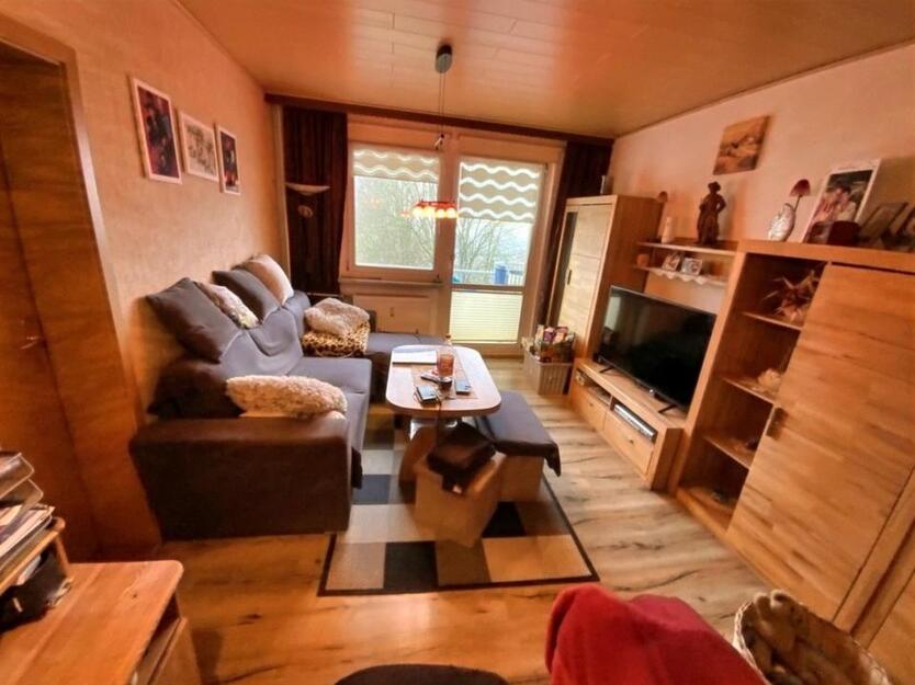 Frisch renovierte 2-Zi.-Wohnung mit Balkon in Altenburg-neu vermi