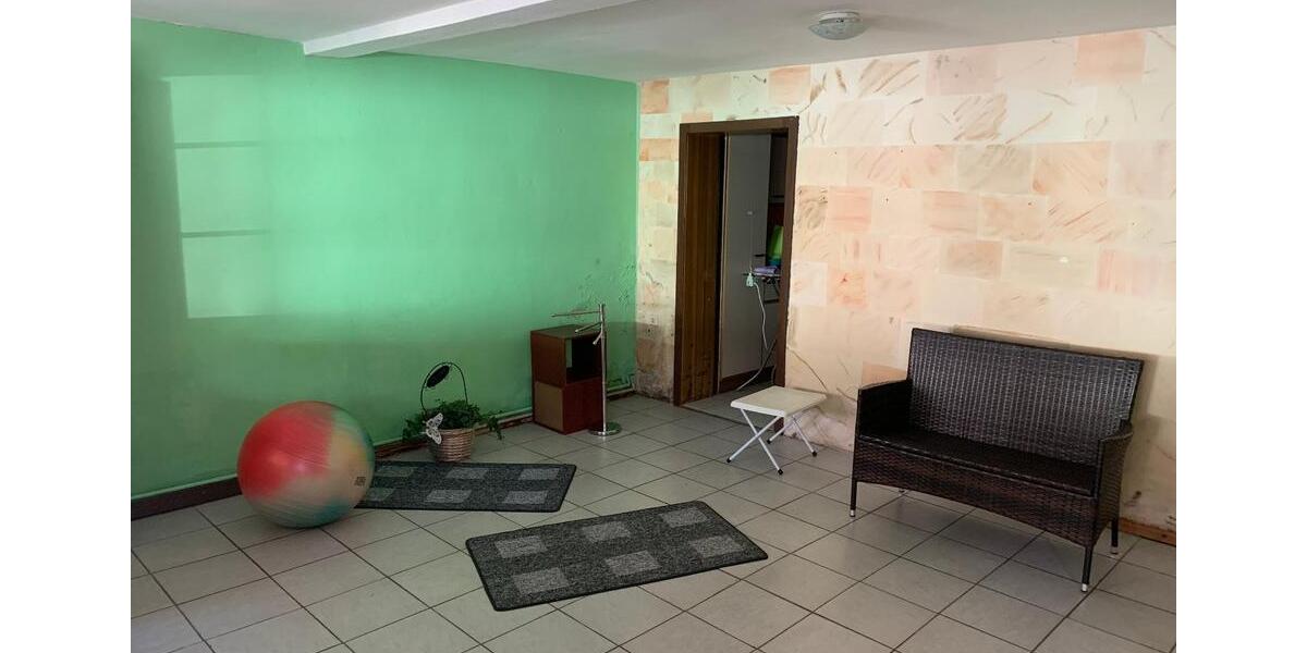 Reihenhaus Werdau - 9 Zimmer, 180 m&sup2;, 87.000&euro; | Angebot:25900449
