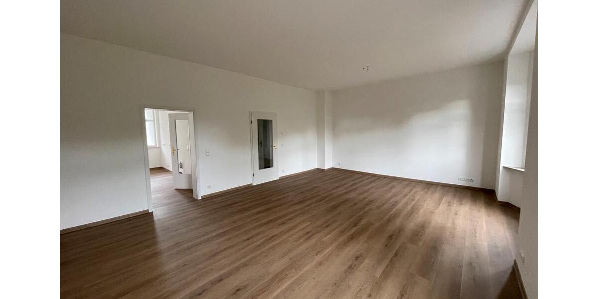 Etagenwohnung Crimmitschau - 4 Zimmer, 100 m&sup2;, 850&euro; | Angebot:24793871