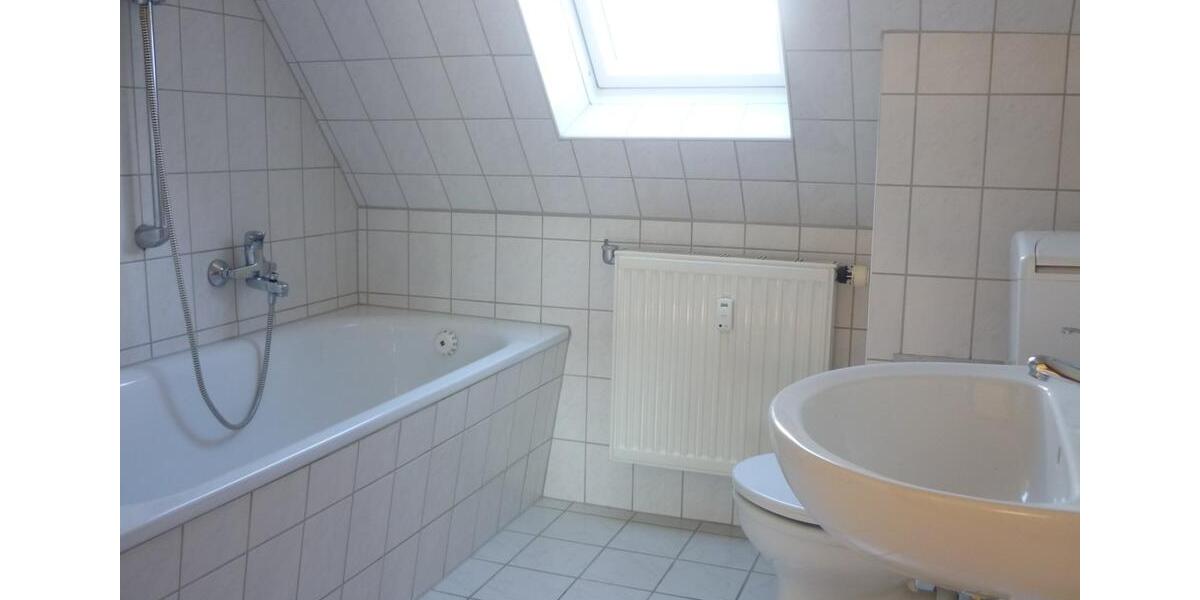 Dachgeschoßwohnung Greiz - 2.5 Zimmer, 58 m&sup2;, 270&euro; | Angebot:24717605