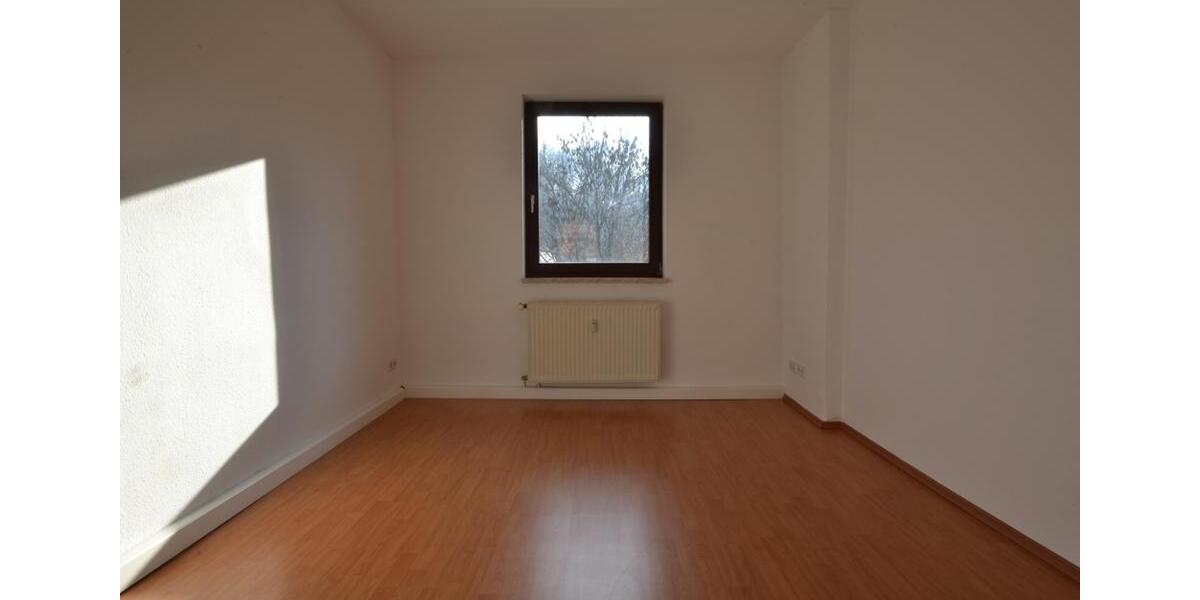 Sparen Sie sich glücklich mit uns! 3-Raumwohnung mit Einbauküche , Wannenbad & Laminat 3 zimmer