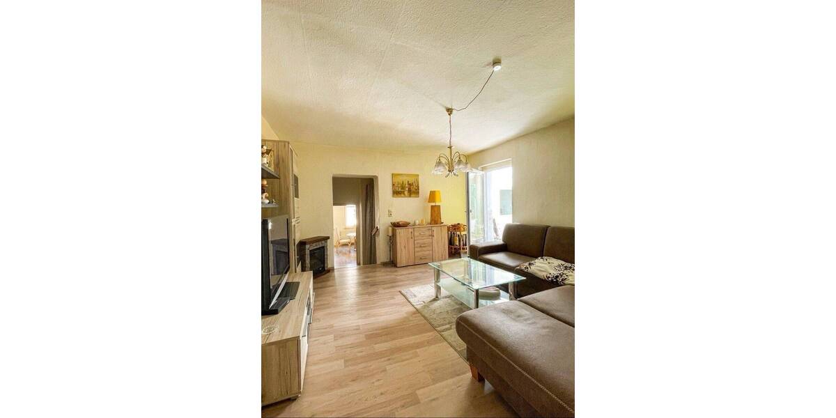 Reihenmittelhaus Meerane - 7 Zimmer, 140 m&sup2;, 149.000&euro; | Angebot:26486759
