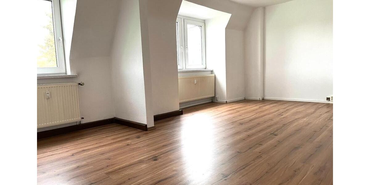 Dachgeschoßwohnung Crimmitschau - 3 Zimmer, 74 m&sup2;, 385&euro; | Angebot:26548284