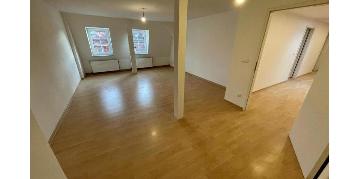 **Ihr neues Zuhause wartet: 4-Raum-Wohnung mit Komfort-Badezimmer und großzügigem Wohnambiente!** - Dachgeschoßwohnung Gera Alt-Bieblach | Angebot:26248804