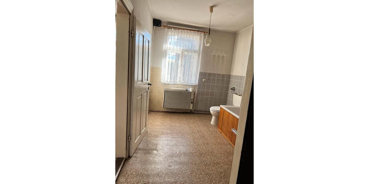 Reihenhaus Meerane - 9 Zimmer, 120 m&sup2;, 39.900&euro; | Angebot:25378971