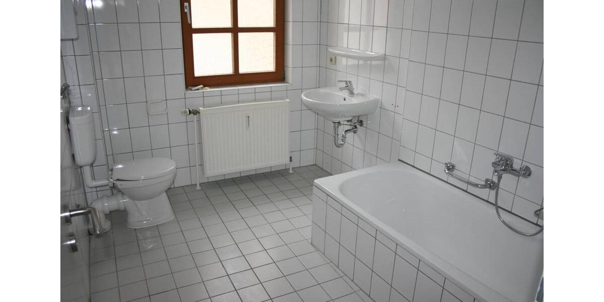 Etagenwohnung Schmölln - 4.5 Zimmer, 98 m&sup2;, 490&euro; | Angebot:26251300