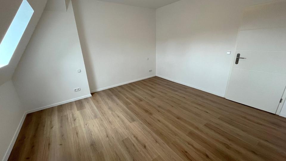 Dachgeschoßwohnung Werdau - 3 Zimmer, 64 m&sup2;, 390&euro; | Angebot:26032896