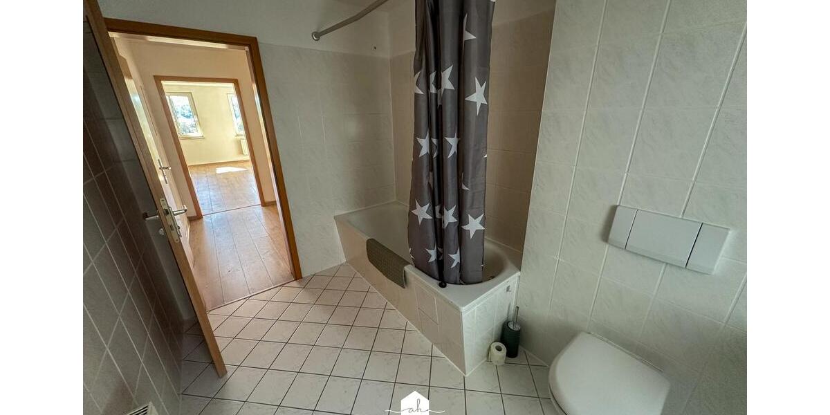Dachgeschoßwohnung Gera - 3 Zimmer, 81 m&sup2;, 420&euro; | Angebot:26440892