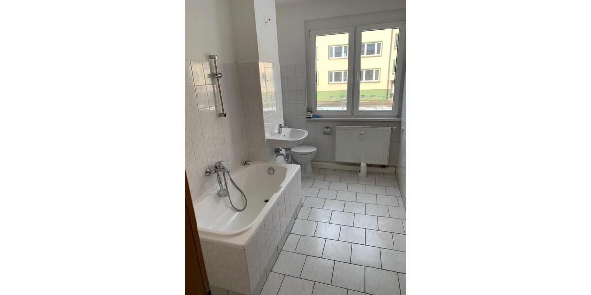 Etagenwohnung Schmölln - 4 Zimmer, 79 m&sup2;, 420&euro; | Angebot:26365477