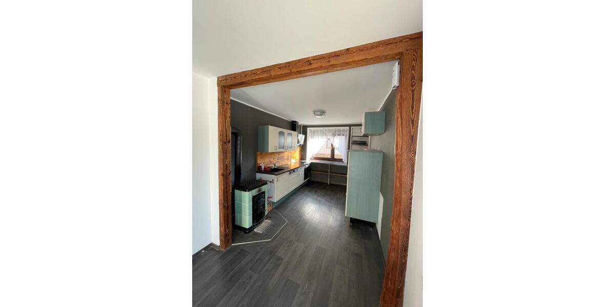 Etagenwohnung Bad Klosterlausnitz - 5 Zimmer, 160 m&sup2;, 1.000&euro; | Angebot:25527515