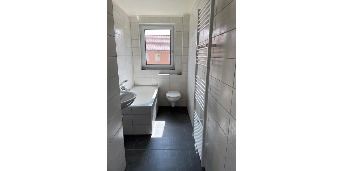 Etagenwohnung Weida - 3 Zimmer, 95 m&sup2;, 594&euro; | Angebot:21380005